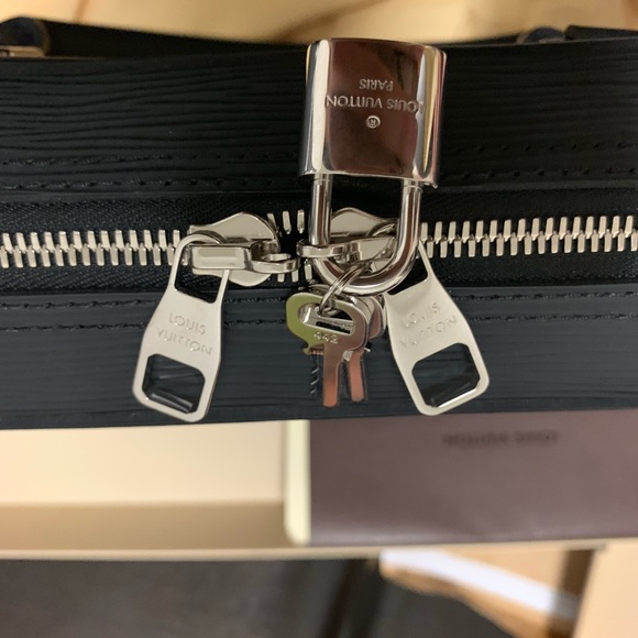 LOUIS VUITTON BRIEFCASE WITH SHOULDER STRAP - Picture 5 of 8